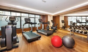 Fitness facility - Stylish 2BR with Burj Khalifa Views, Minutes from Marine Transport Station (Dubai)