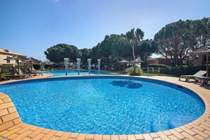 Pool - Sunny Paradise – Ocean View Holiday Home in Albufeira for 6 Guests (Albufeira)