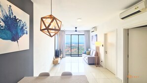 ห้องดีลักซ์สวีท, ระเบียง, วิวภูเขา | บริเวณนั่งเล่น
