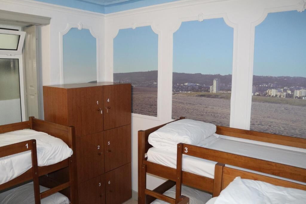 Neljän hengen huone