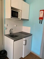 Family Studio, Balcony | Private kitchen