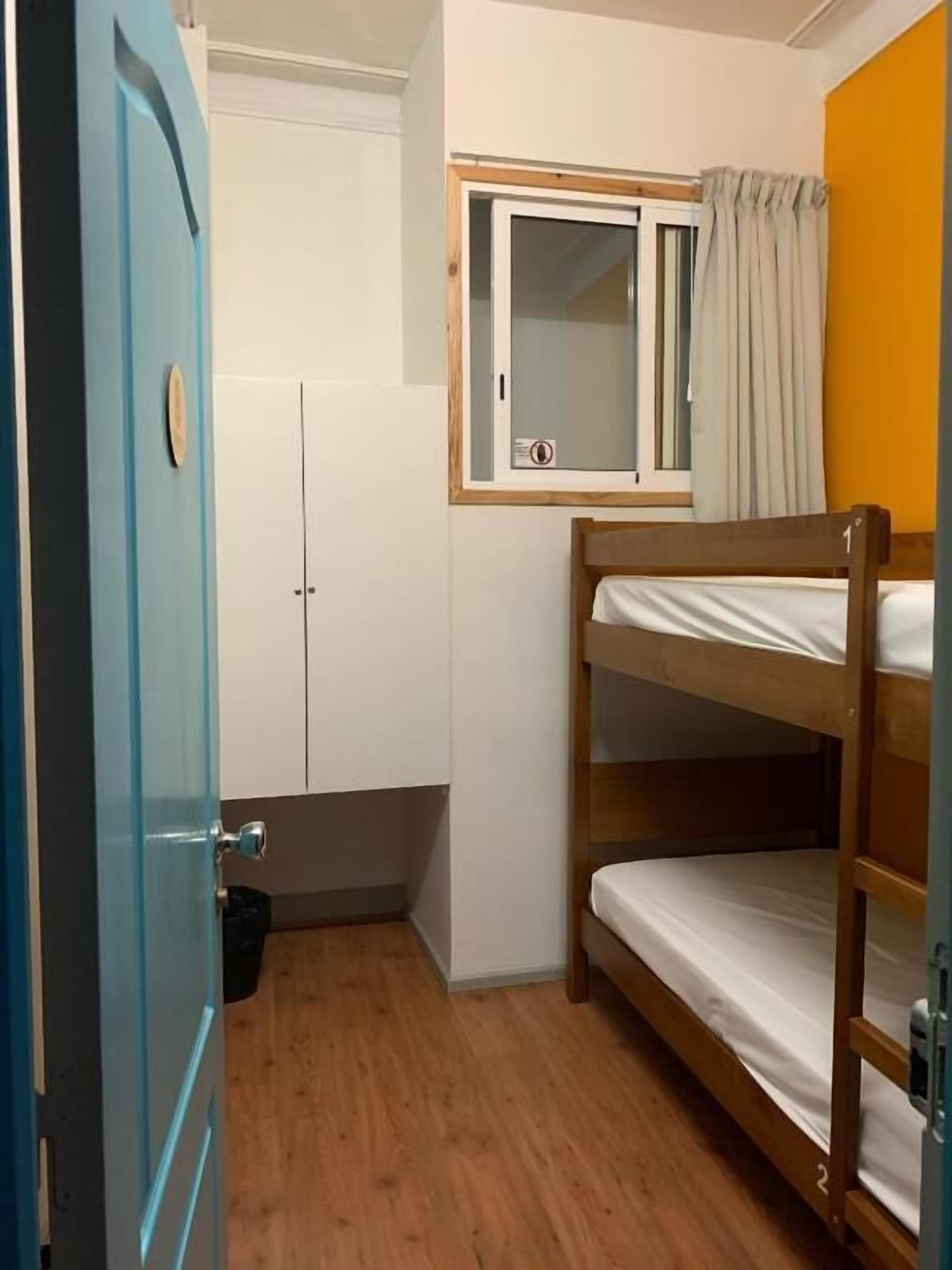 Kahden hengen huone (kaksi sänkyä)