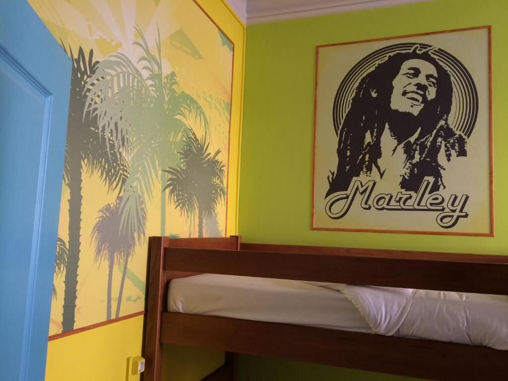 Neljän hengen huone