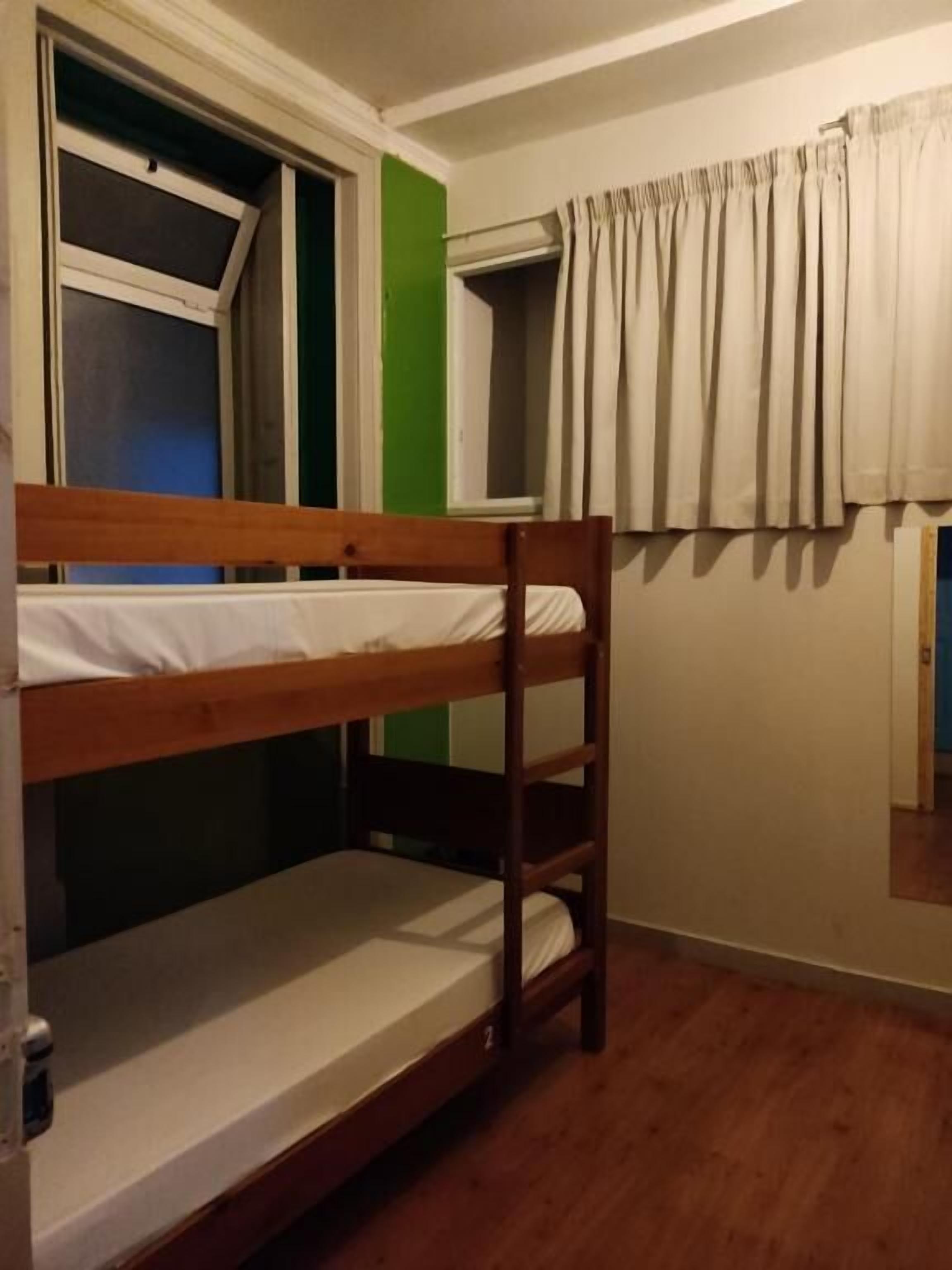 Neljän hengen huone