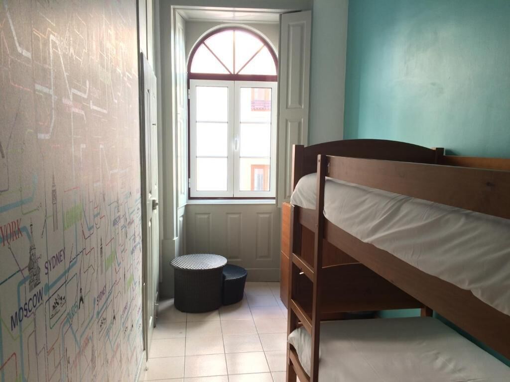 Kahden hengen huone (kaksi sänkyä)