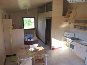 Fridge, microwave, oven, stovetop - Furnished Cottage in the Land of Castles – Ideal for Cycling (Mont-près-Chambord)