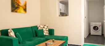 Historic Stone House with Terrace in Kemeraltı