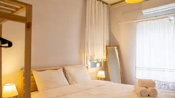 3 bedrooms, iron/ironing board, WiFi, bed sheets