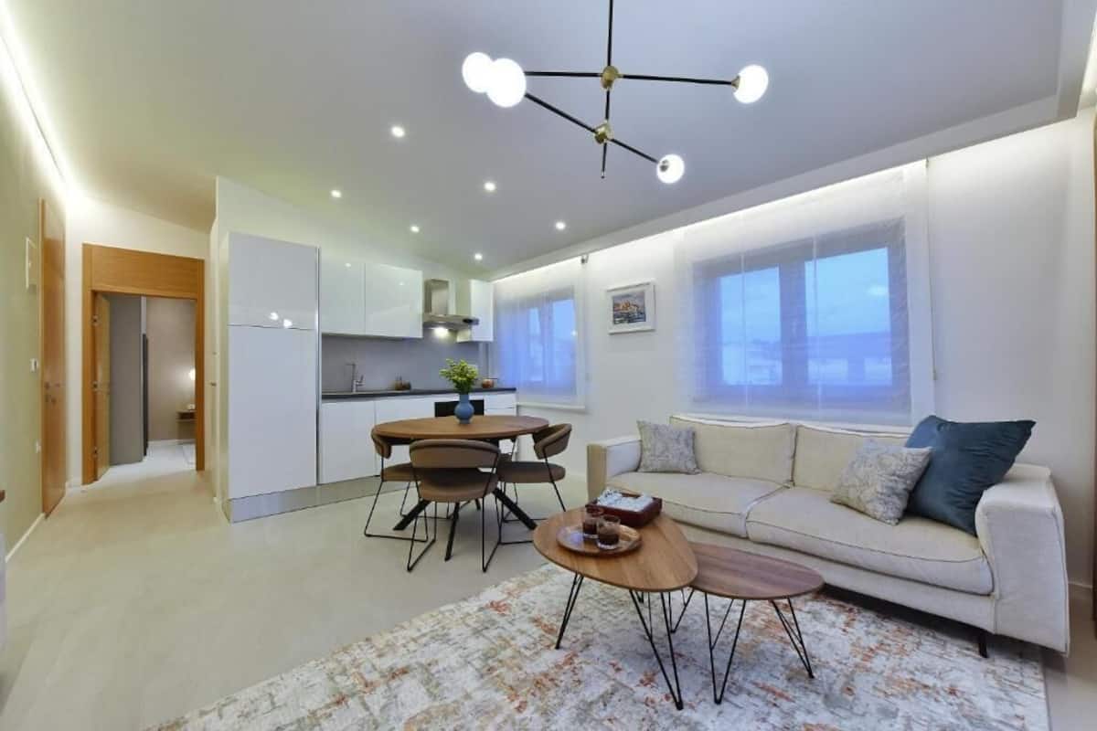 Superior Apartment, 1 Bedroom, Terrace, Pool View | Private kitchen