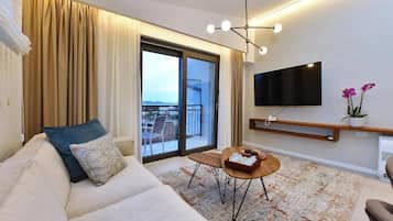 Superior Apartment, 1 Bedroom, Terrace, Pool View | Living area