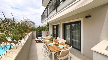 Deluxe Apartment, 2 Bedrooms, 2 Bathrooms, Pool View | Terrace/patio
