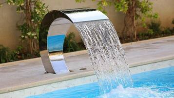 Pool waterfall