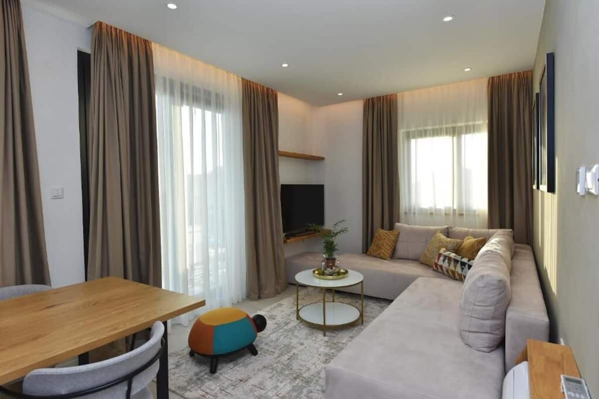 Superior Apartment, 2 Bedrooms, Terrace, Pool View | Living area