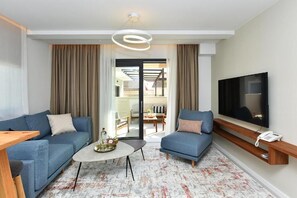 Departamento Deluxe, 1 habitación, Terraza, vista a la alberca | Área de sala de estar