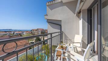 Appartement SupĂ©rieur, 1 chambre, terrasse, vue piscine | Vue sur la plage/lâocĂ©an