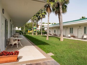 Outdoor dining - FRUIT VILLAGE PAESTUM Coral Beach (Capaccio-Paestum)