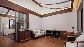 Superior Suite, Hill View