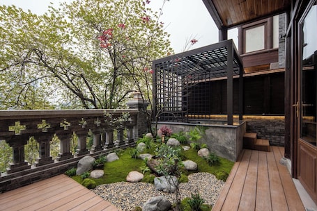 Luxury Double Room, Balcony, Hill View | Terrace/patio. Chongqing Menghua Lushe Hotel