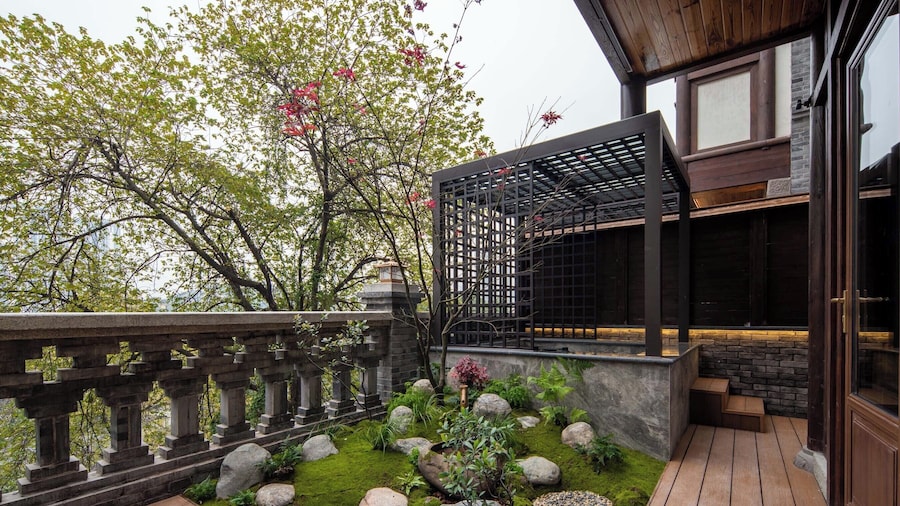 Chongqing Menghua Lushe Hotel