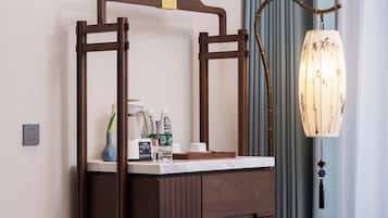 Elite Double Room, Balcony, Hill View