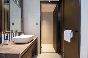 Elite Double Room, Balcony, Hill View | Bathroom | Rainfall showerhead, free toiletries, hair dryer, slippers - Chongqing Menghua Lushe Hotel (Chongqing)