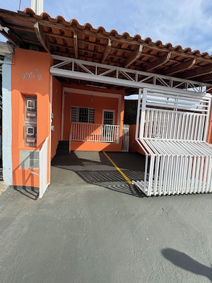 Property grounds - House for 5 people/2 bedrooms/1 bathroom/1 garage (Hortolândia)