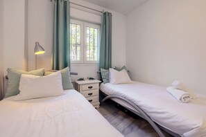 2 bedrooms, iron/ironing board, Internet, bed sheets - Ground floor 2 bd, 2 bth apt, beachfront complex in Calahonda, Mijas (Mijas)