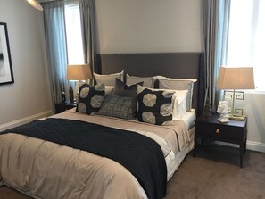 4 bedrooms, iron/ironing board, Internet, bed sheets - Modern Manor in Melbourne (Burwood East)