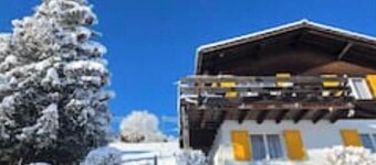 Panoramic Chalet Above the Sea of Fog
