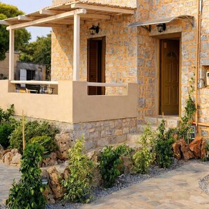 Apartment - Tainaros Rooms - Beachfront Comfy Getaway (East Mani)