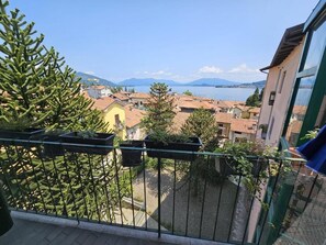 Apartment, Balcony, Lake View | Property grounds - Lake View (Meina)