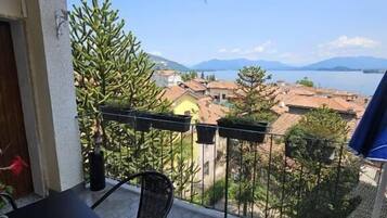 Apartment, Balkon, Seeblick | Speisen im Freien