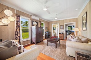 TV, DVD player, books, stereo - Umetsu, Hanalei's Timeless Charm w/ AC TVNC#5096 (Hanalei)