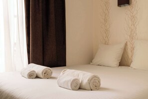 5 Schlafzimmer, Bügeleisen/Bügelbrett, WLAN, Bettwäsche