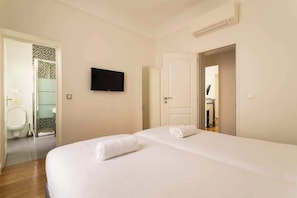 5 chambres, fer et planche à repasser, Wi-Fi, draps fournis