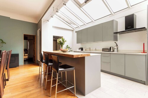 Arc de Triomphe : Home - A/C & Parking