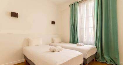 Arc de Triomphe : Home - A/C & Parking