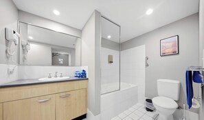 Bathroom - MetaWiseBnB | Cronulla Beach Walk to Train & Shops 3 (Cronulla)