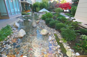 Property grounds - Victoria Waterfalls Hotel, Best Life At The Falls! Pool, Hot Tub, Gym. (Victoria)