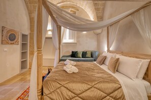 1 bedroom, iron/ironing board, WiFi, bed sheets - Apartment 'Antony Suite Piazza' with Wi-Fi and Air Conditioning (Lecce)