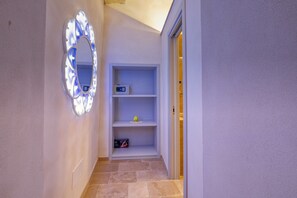 Interior - Apartment 'Antony Suite Piazza' with Wi-Fi and Air Conditioning (Lecce)
