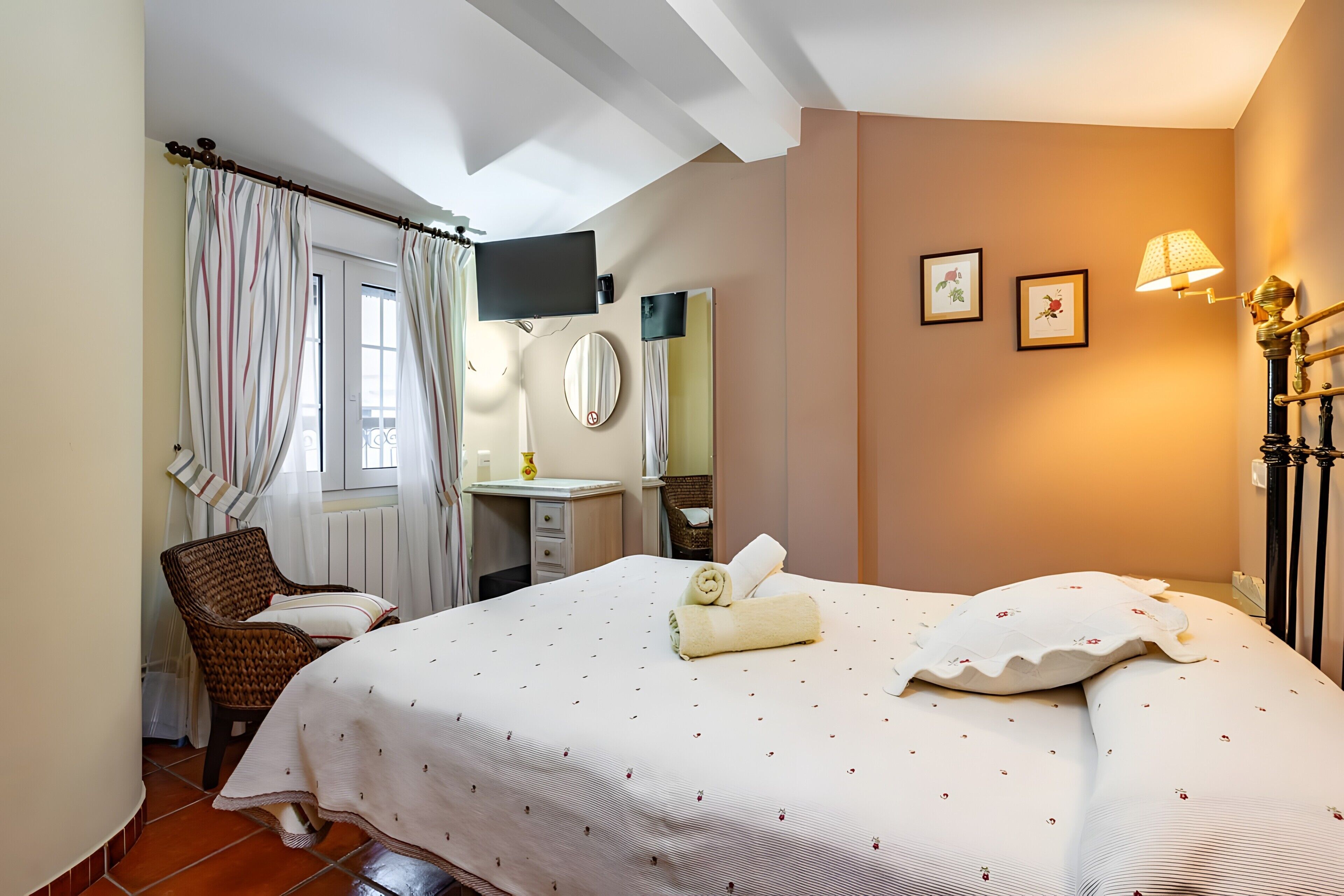 1 dormitorio y ropa de cama