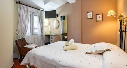 Chambre Double Mansardée à Las Arenas : Charme et Confort