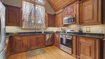 House (4 Bedrooms) | Interior