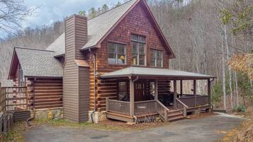 House (4 Bedrooms) | Front of property