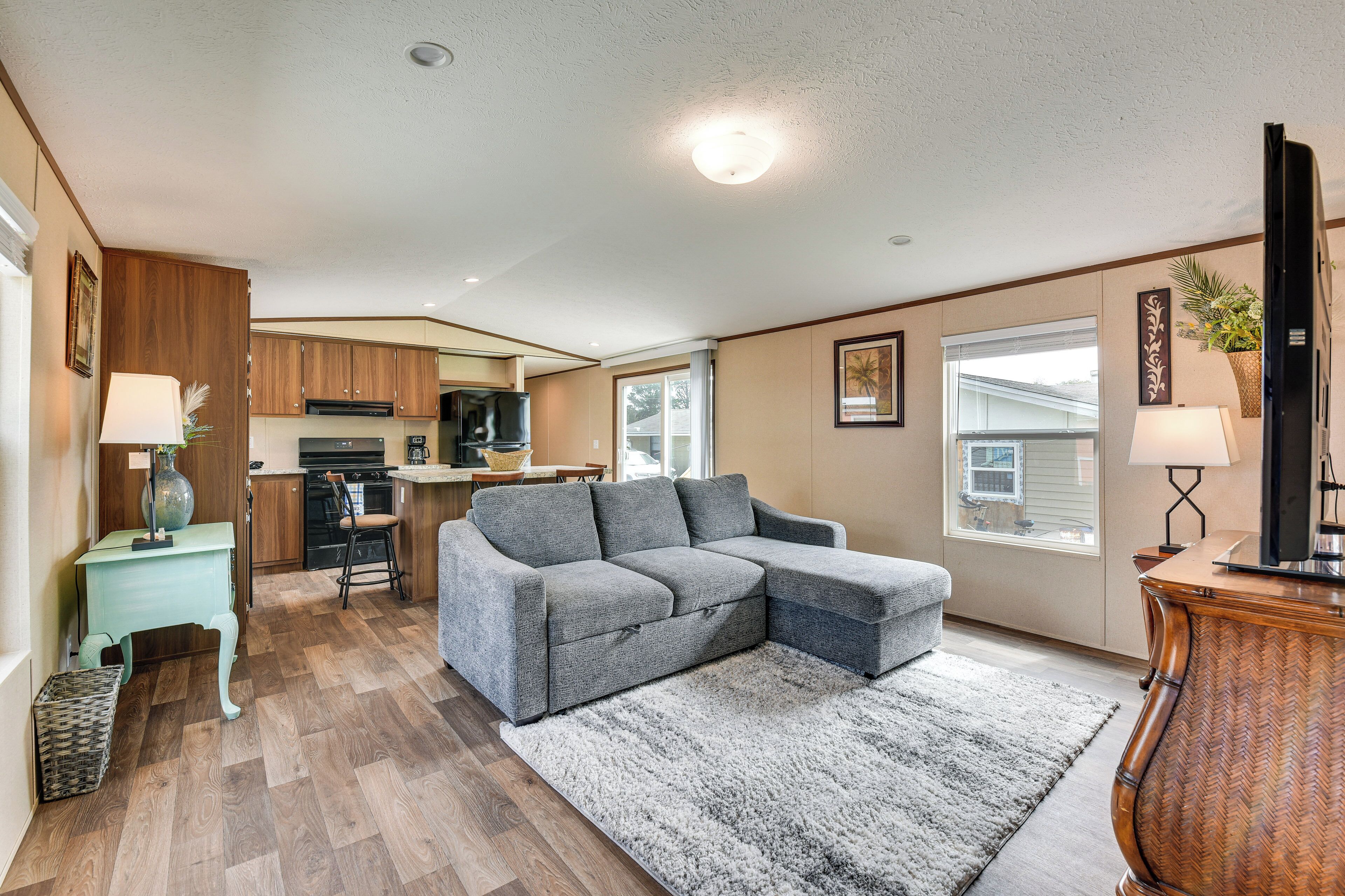 House (4 Bedrooms) | Front of property