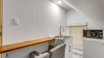 Apartment (0 Bedroom) | Interior