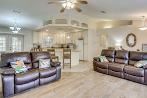 House (3 Bedrooms) | Interior - Southern Comfort in Sebring! Family Home w/ Yard (Sebring)