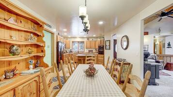 House (4 Bedrooms) | Interior