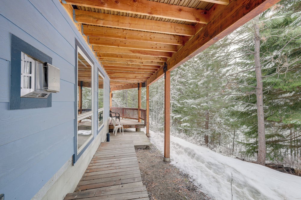 Deck + Game Room: Secluded Cabin Near Lake Cascade - Cabarton, ID